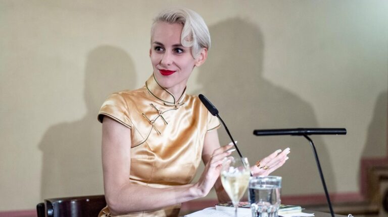 Lisa Eckhart dünn: Fakten über Aussehen, Stil, Karriere und Gerüchte Lisa Eckhart dünn